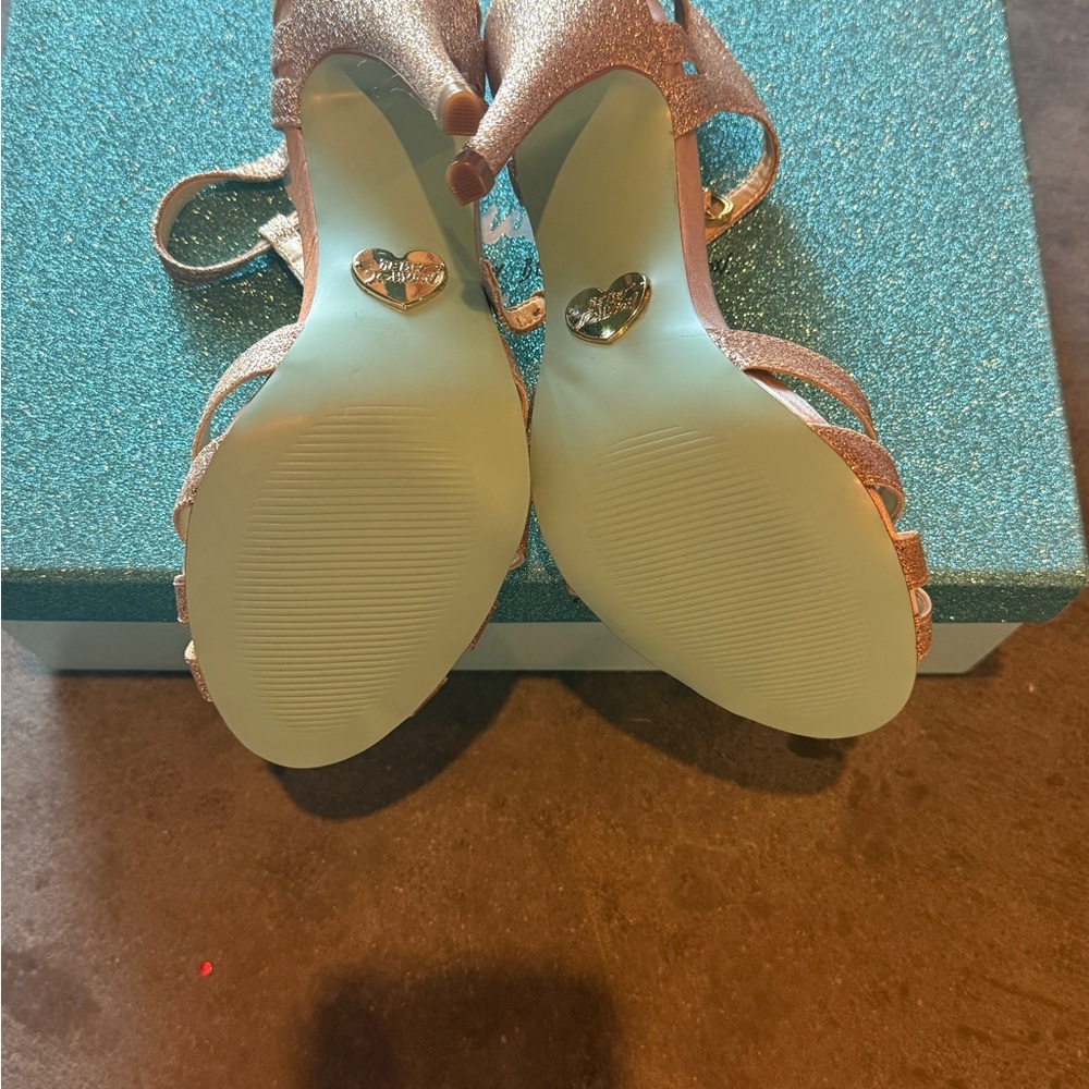 Betsey Johnson Gold Heels Sparkle Elegance - Picture 3 of 4